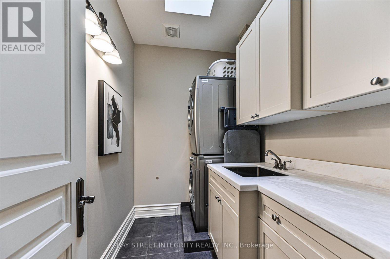5 Westgrove Crescent, Toronto, ON - Indoor