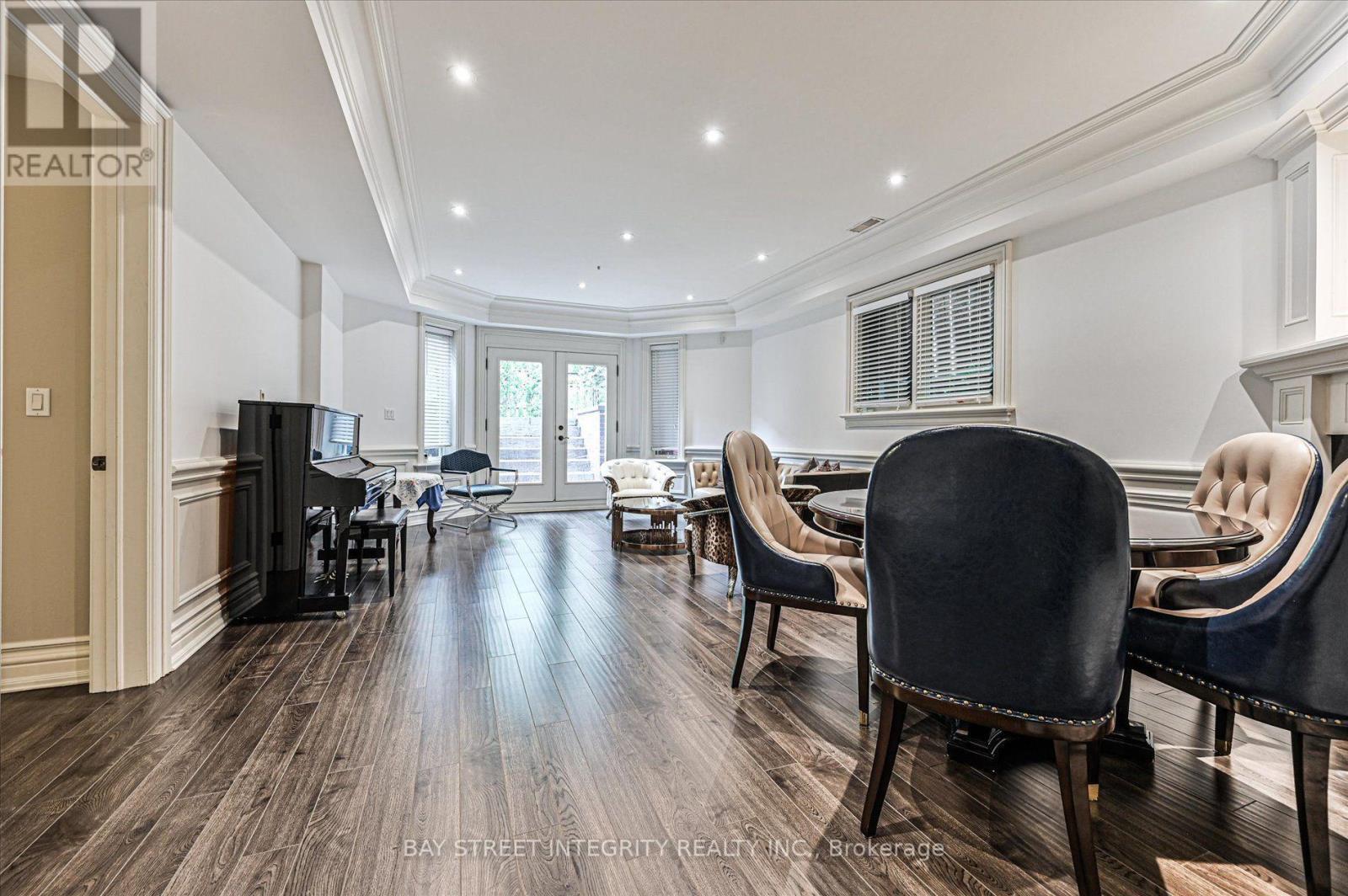 5 Westgrove Crescent, Toronto, ON - Indoor