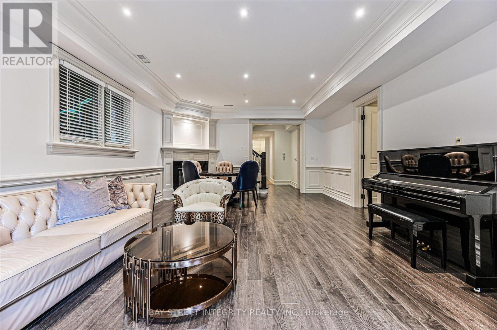 5 Westgrove Crescent, Toronto, ON - Indoor
