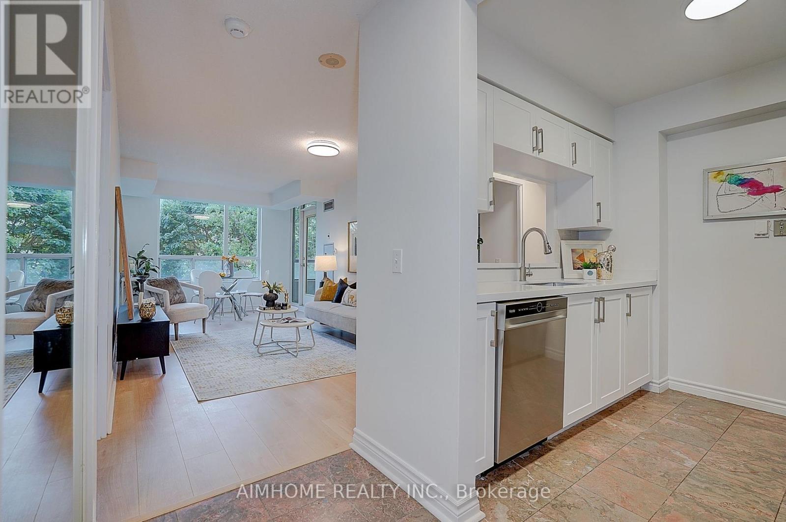 511 - 238 Doris Avenue, Toronto, ON - Indoor Photo Showing Kitchen