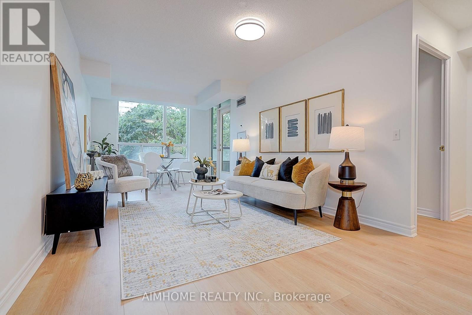511 - 238 Doris Avenue, Toronto, ON - Indoor Photo Showing Living Room