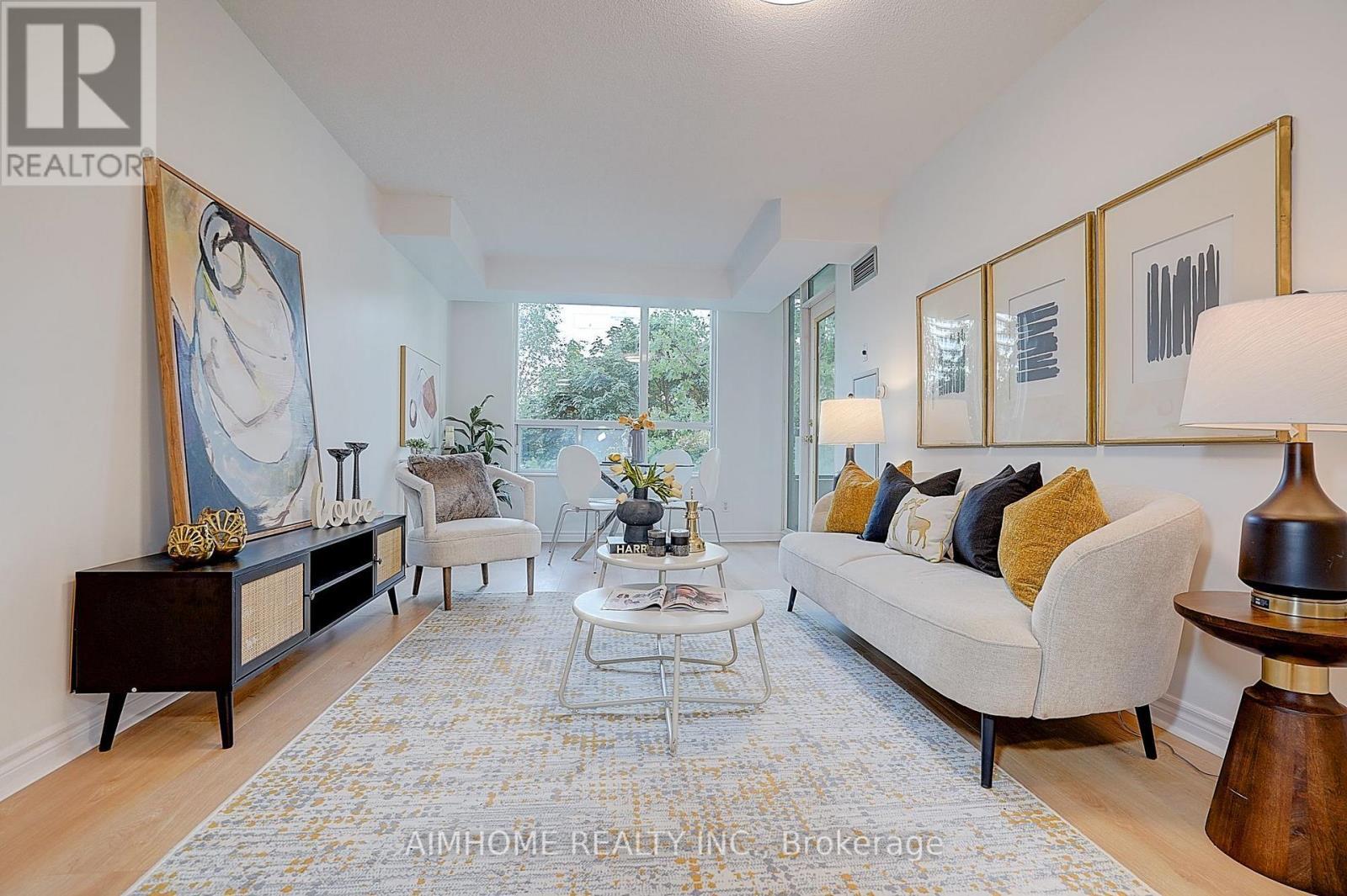511 - 238 Doris Avenue, Toronto, ON - Indoor Photo Showing Living Room