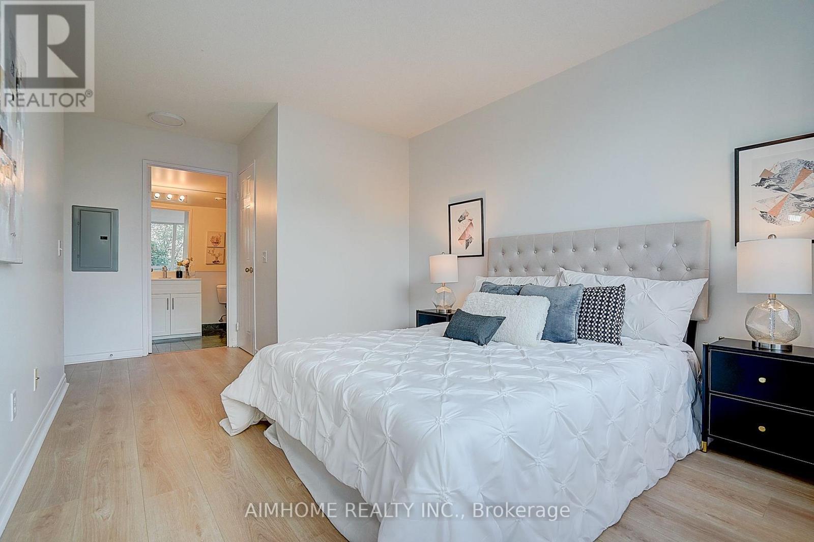 511 - 238 Doris Avenue, Toronto, ON - Indoor Photo Showing Bedroom