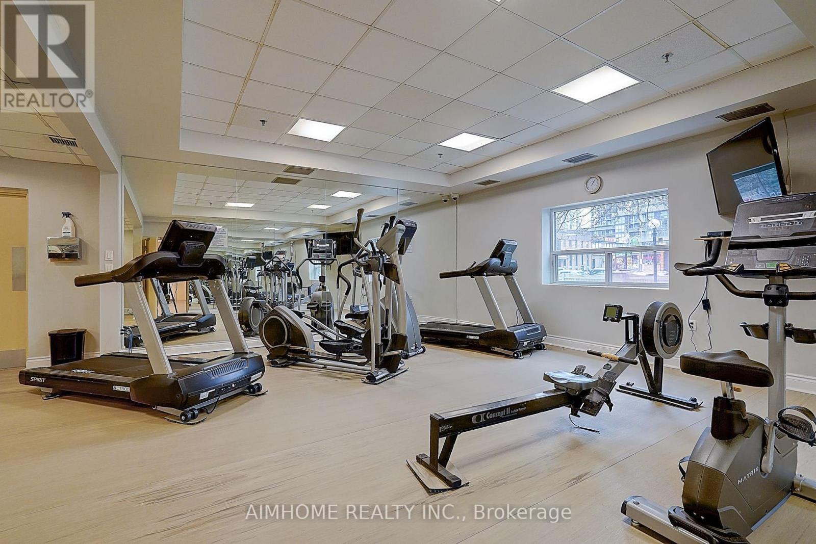 511 - 238 Doris Avenue, Toronto, ON - Indoor Photo Showing Gym Room