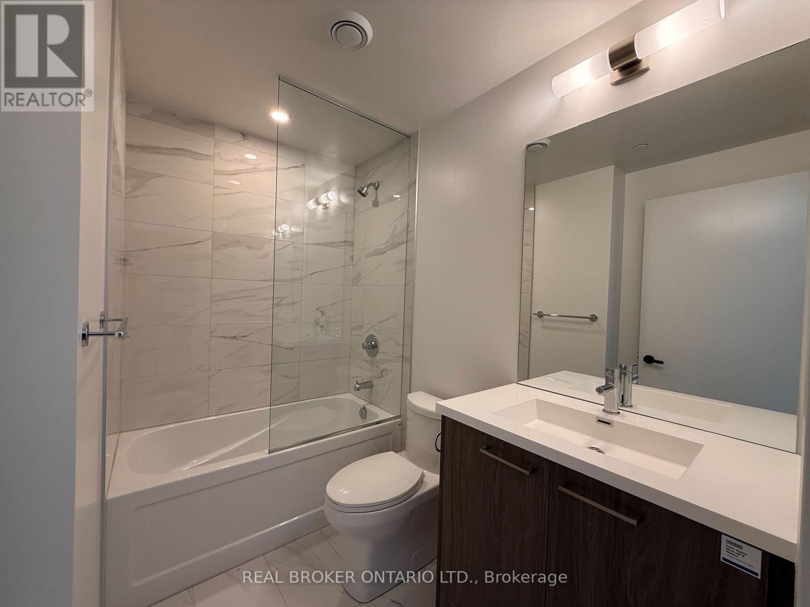 2507 - 28 Interchange Way, Vaughan, ON - Indoor Photo Showing Bathroom