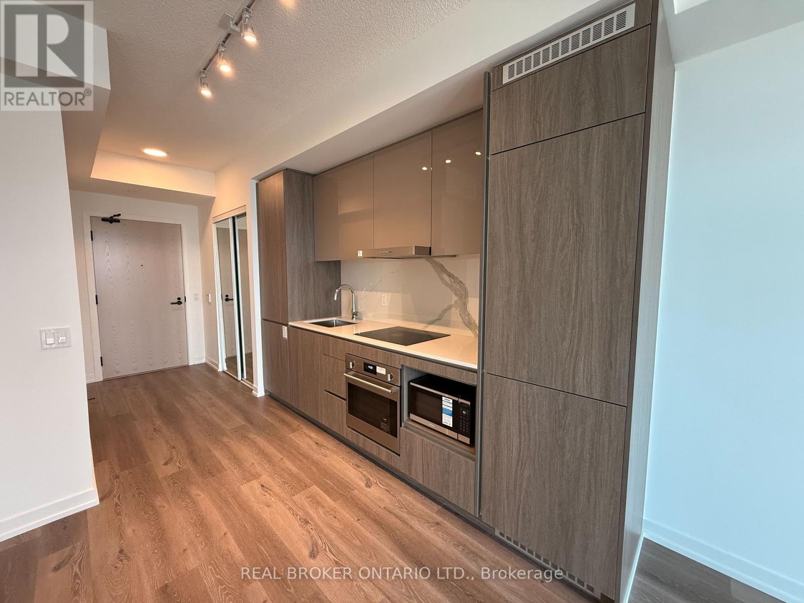 2507 - 28 Interchange Way, Vaughan, ON - Indoor Photo Showing Kitchen