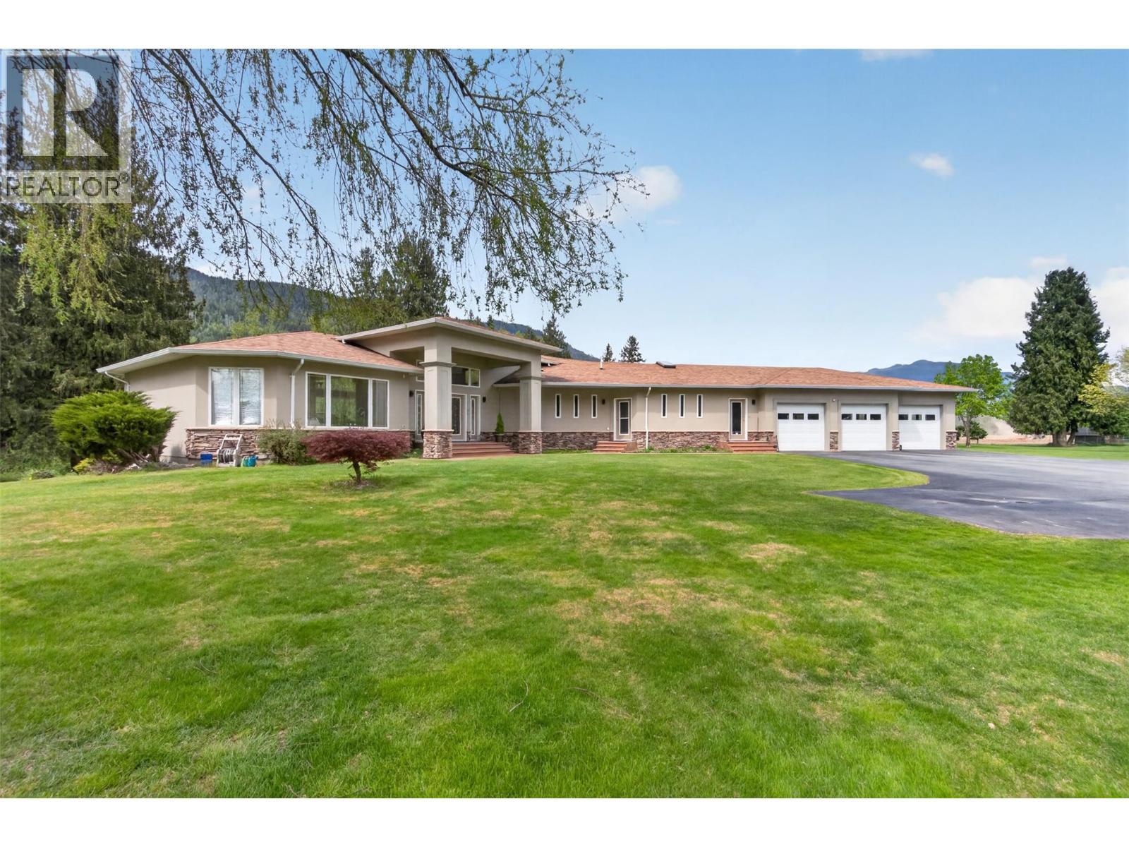 1200 Trans Canada Highway, Sicamous, BC - Outdoor With Facade