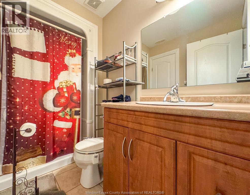 4583 Helsinki, Windsor, ON - Indoor Photo Showing Bathroom