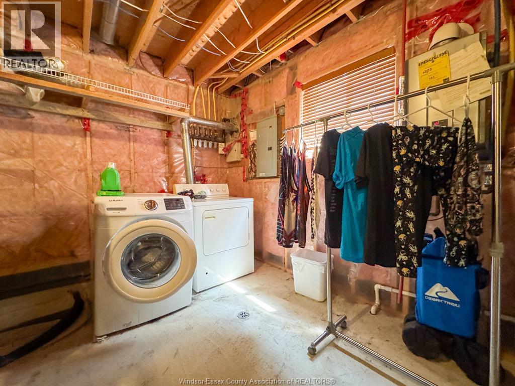 4583 Helsinki, Windsor, ON - Indoor Photo Showing Laundry Room