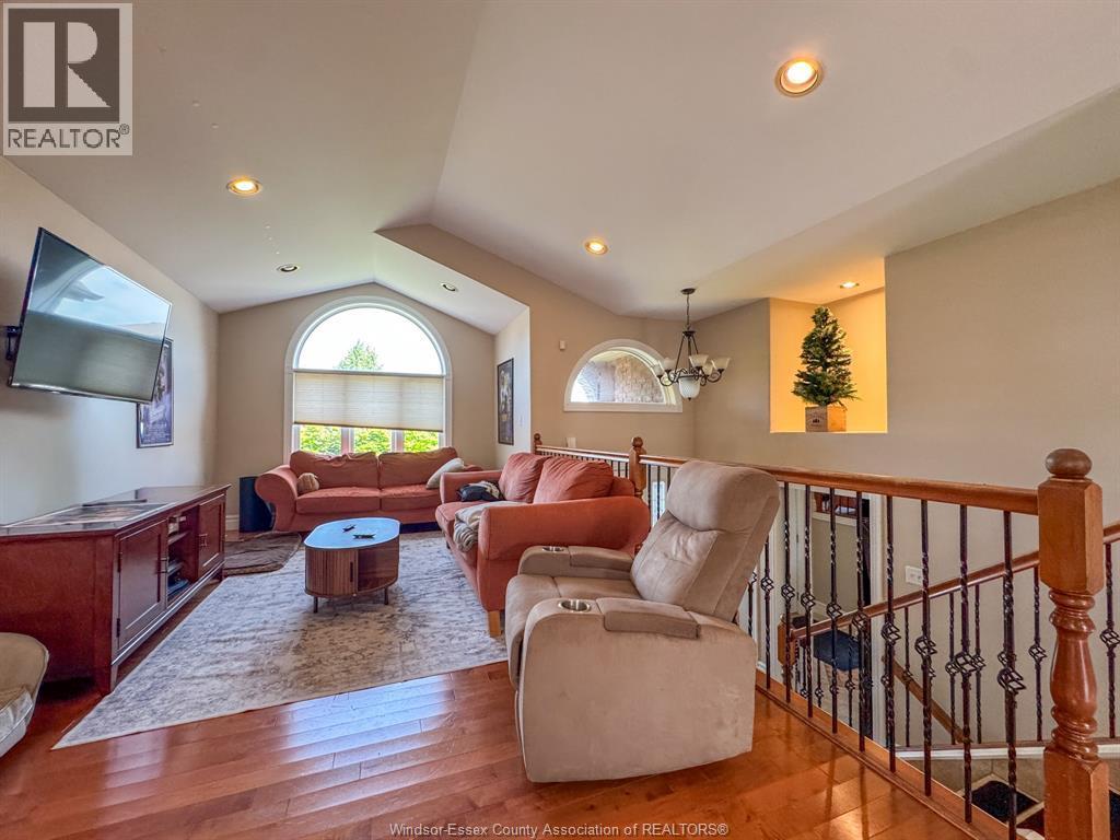 4583 Helsinki, Windsor, ON - Indoor
