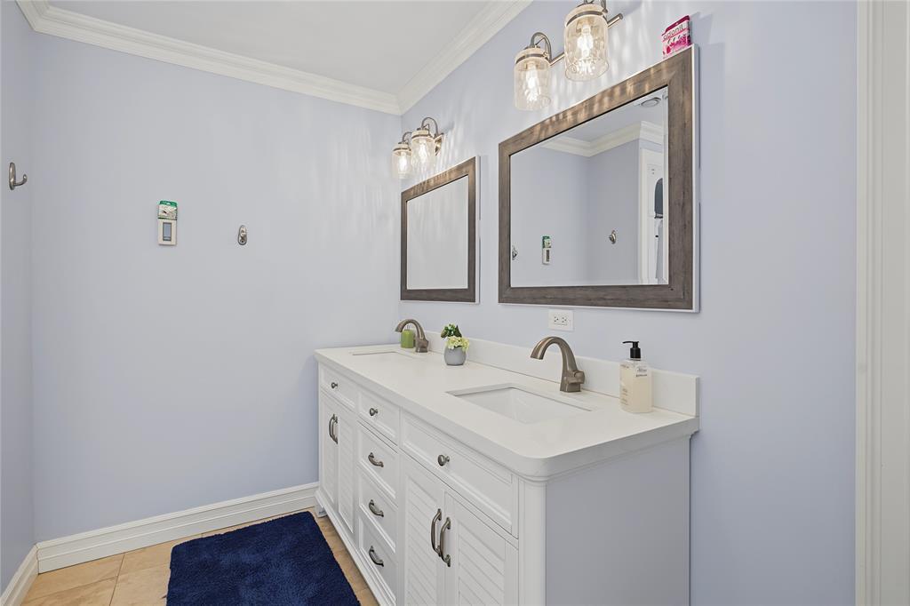 50 Iceland Place, St. John’S, NL - Indoor Photo Showing Bathroom