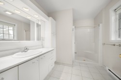 Salle de bains attenante à la CCP - 