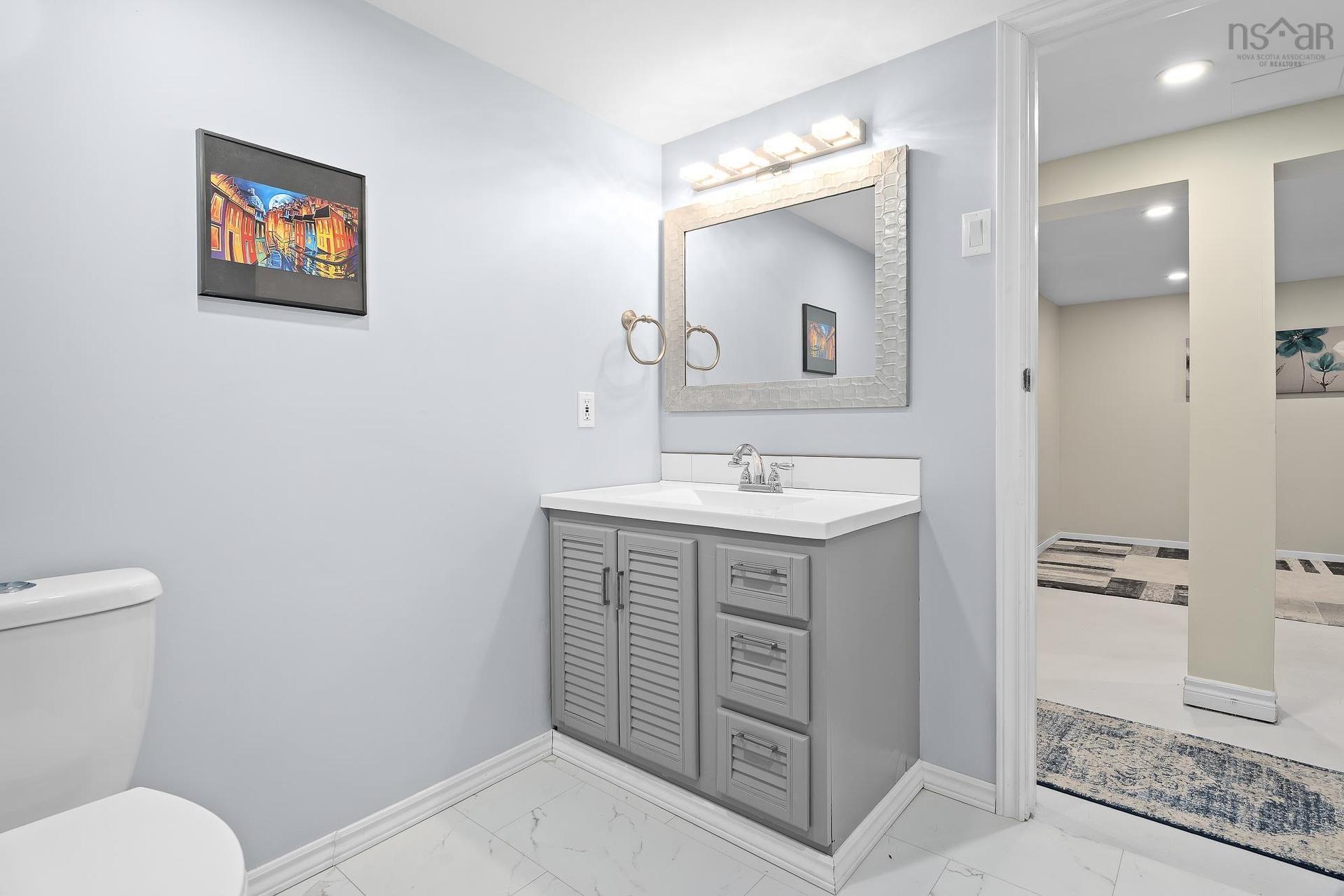 87 Marlboro Drive, Bridgewater, NS - Indoor Photo Showing Bathroom