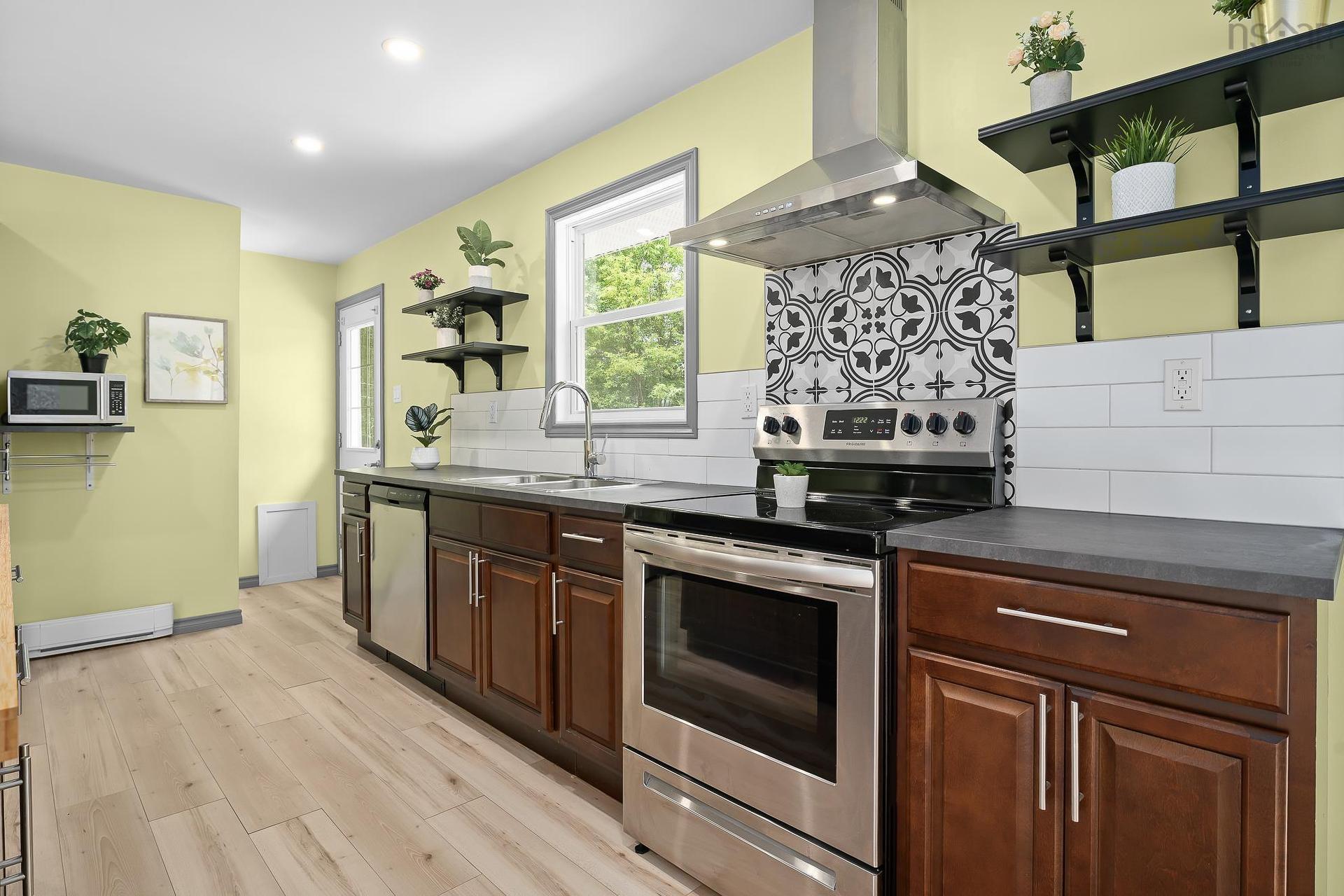 87 Marlboro Drive, Bridgewater, NS - Indoor Photo Showing Kitchen With Double Sink