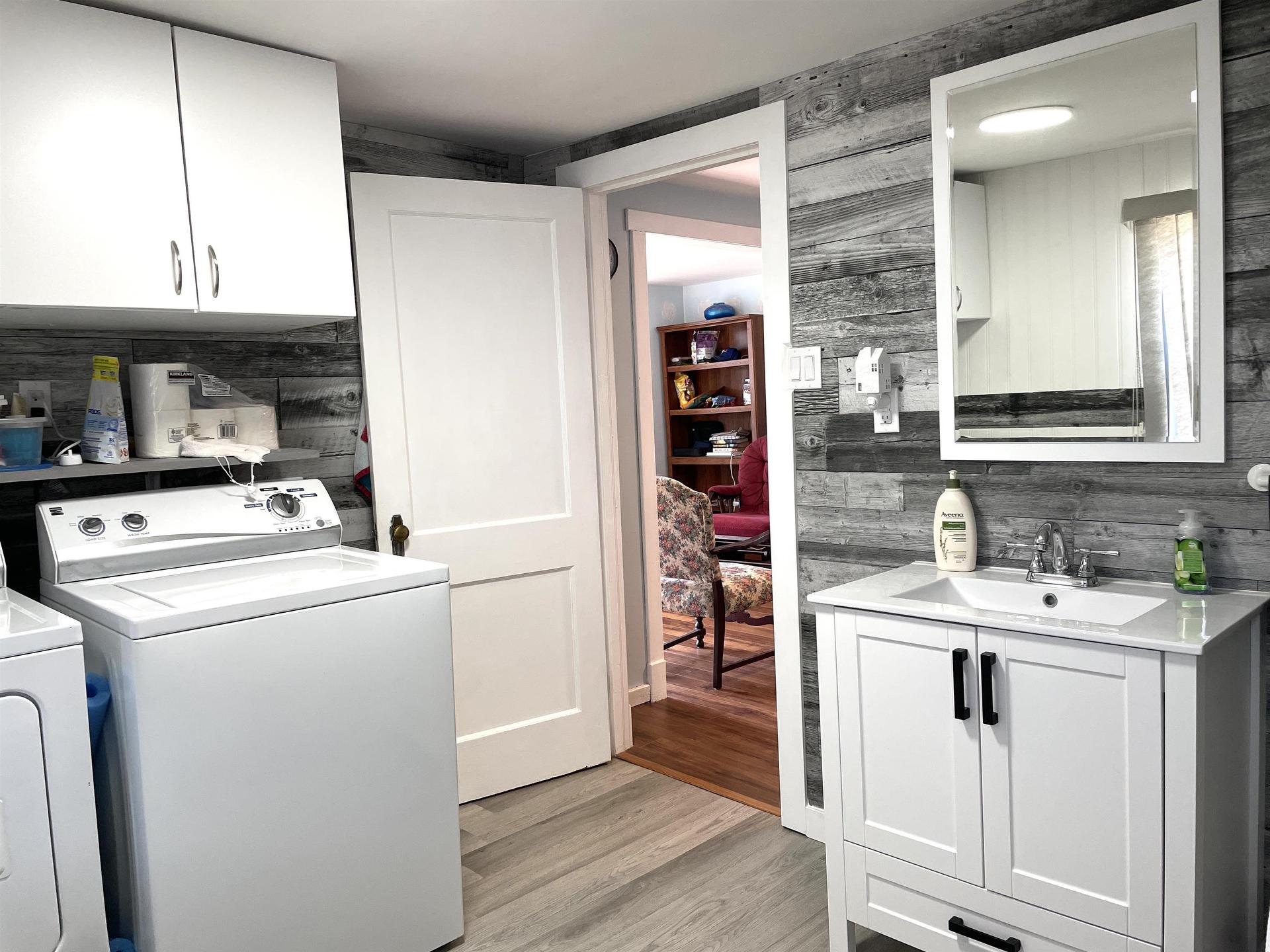 533 Sheen Street, Summerside, PE - Indoor Photo Showing Laundry Room
