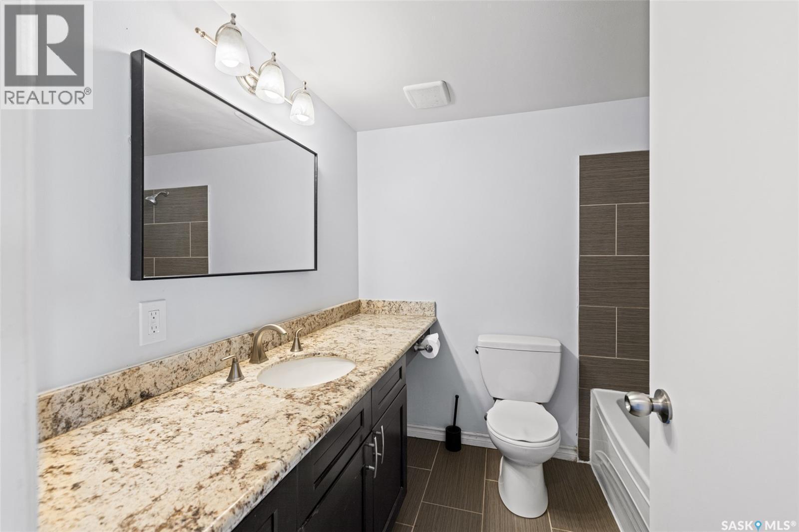 21 2620 5Th Avenue N, Regina, SK - Indoor Photo Showing Bathroom