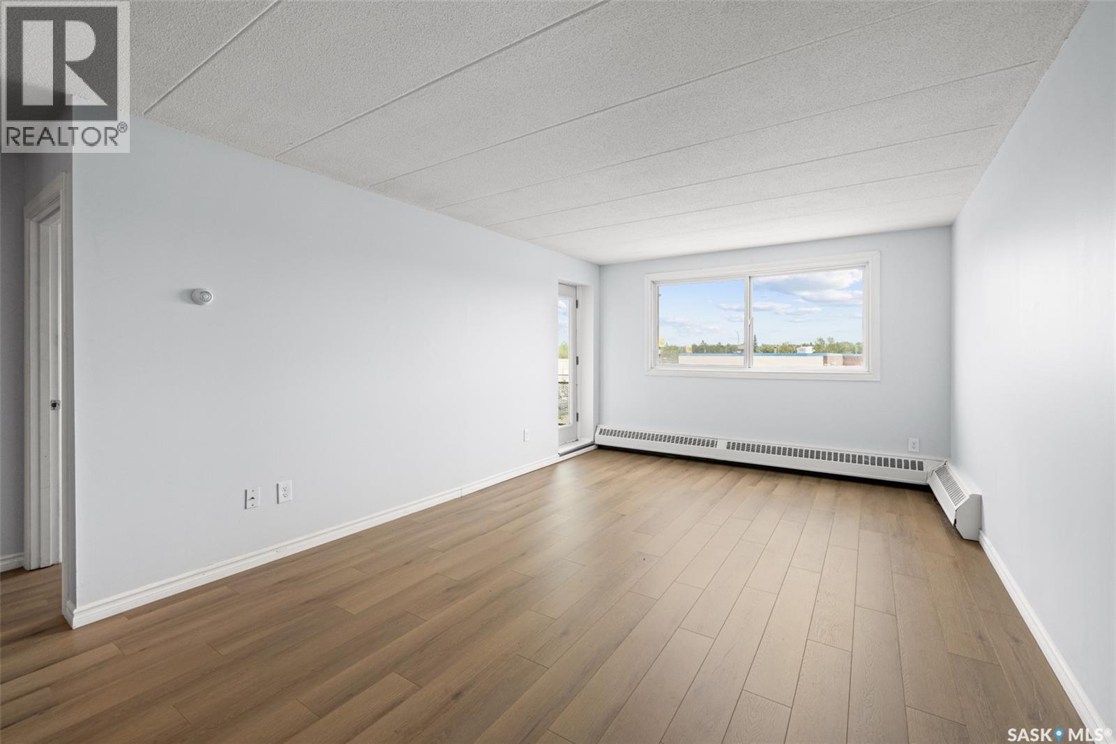 21 2620 5Th Avenue N, Regina, SK - Indoor Photo Showing Other Room