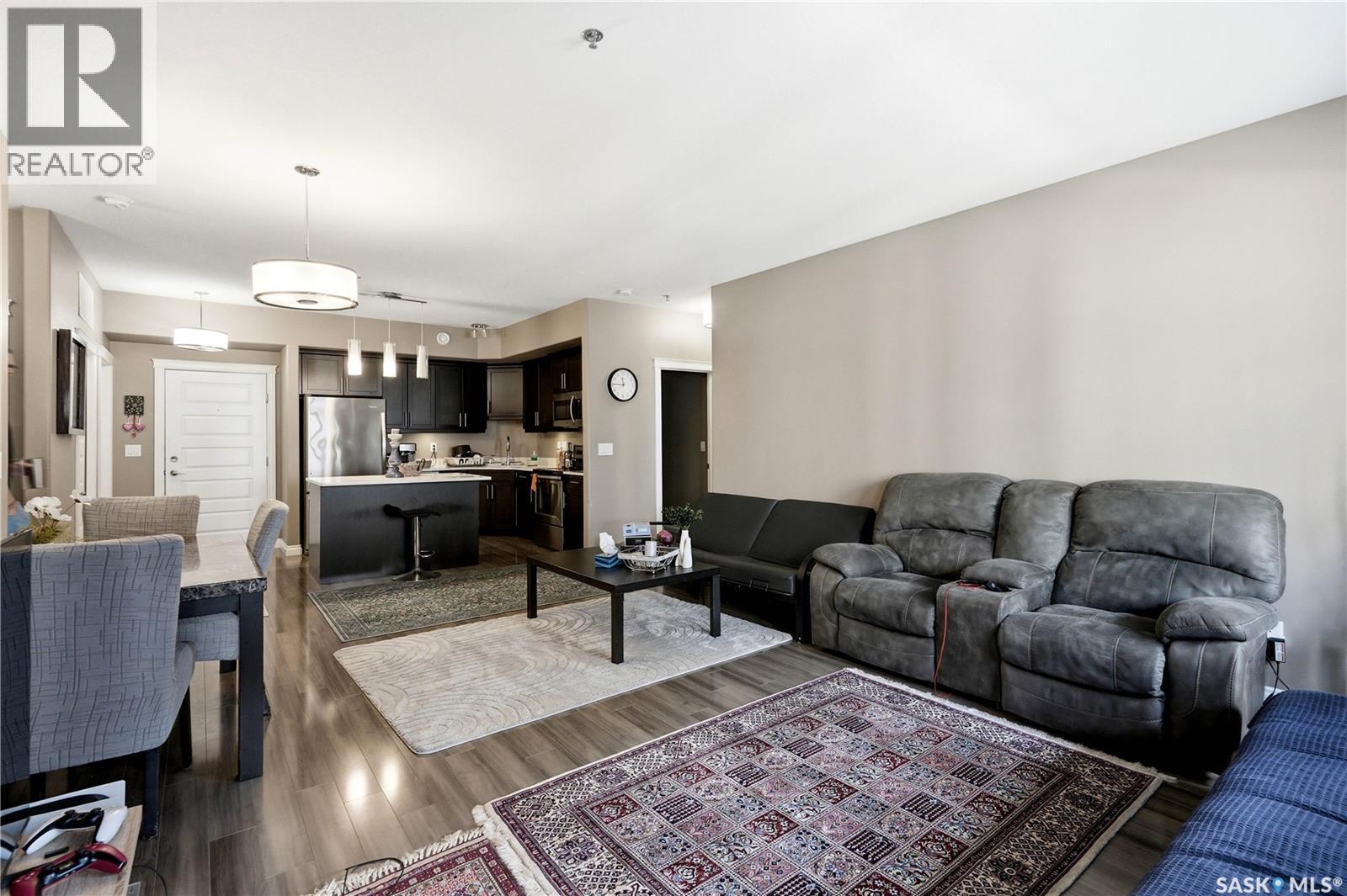210 423 Nelson Road, Saskatoon, SK - Indoor Photo Showing Living Room