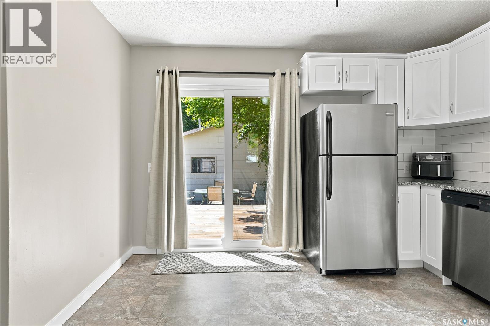 1116 Ewart Avenue, Saskatoon, SK - Indoor Photo Showing Kitchen