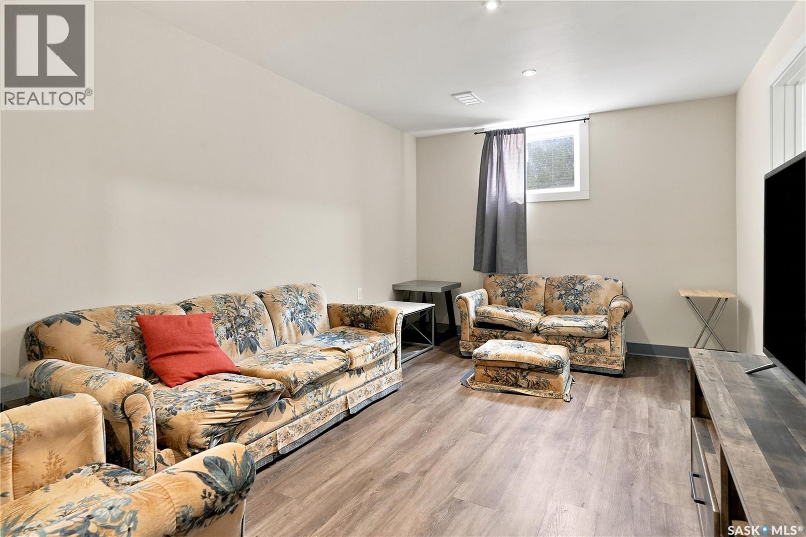1116 Ewart Avenue, Saskatoon, SK - Indoor Photo Showing Living Room