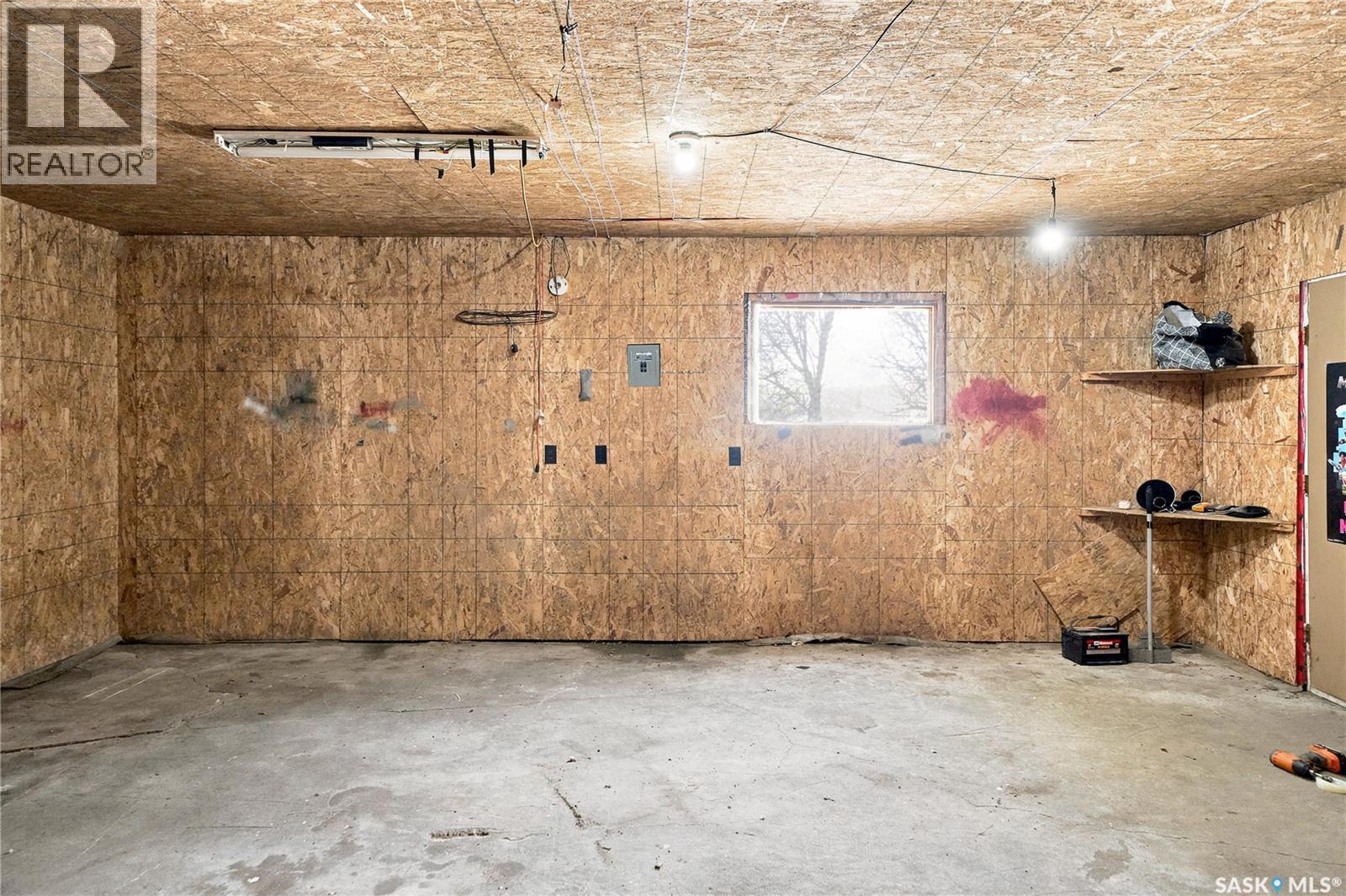1116 Ewart Avenue, Saskatoon, SK - Indoor Photo Showing Garage
