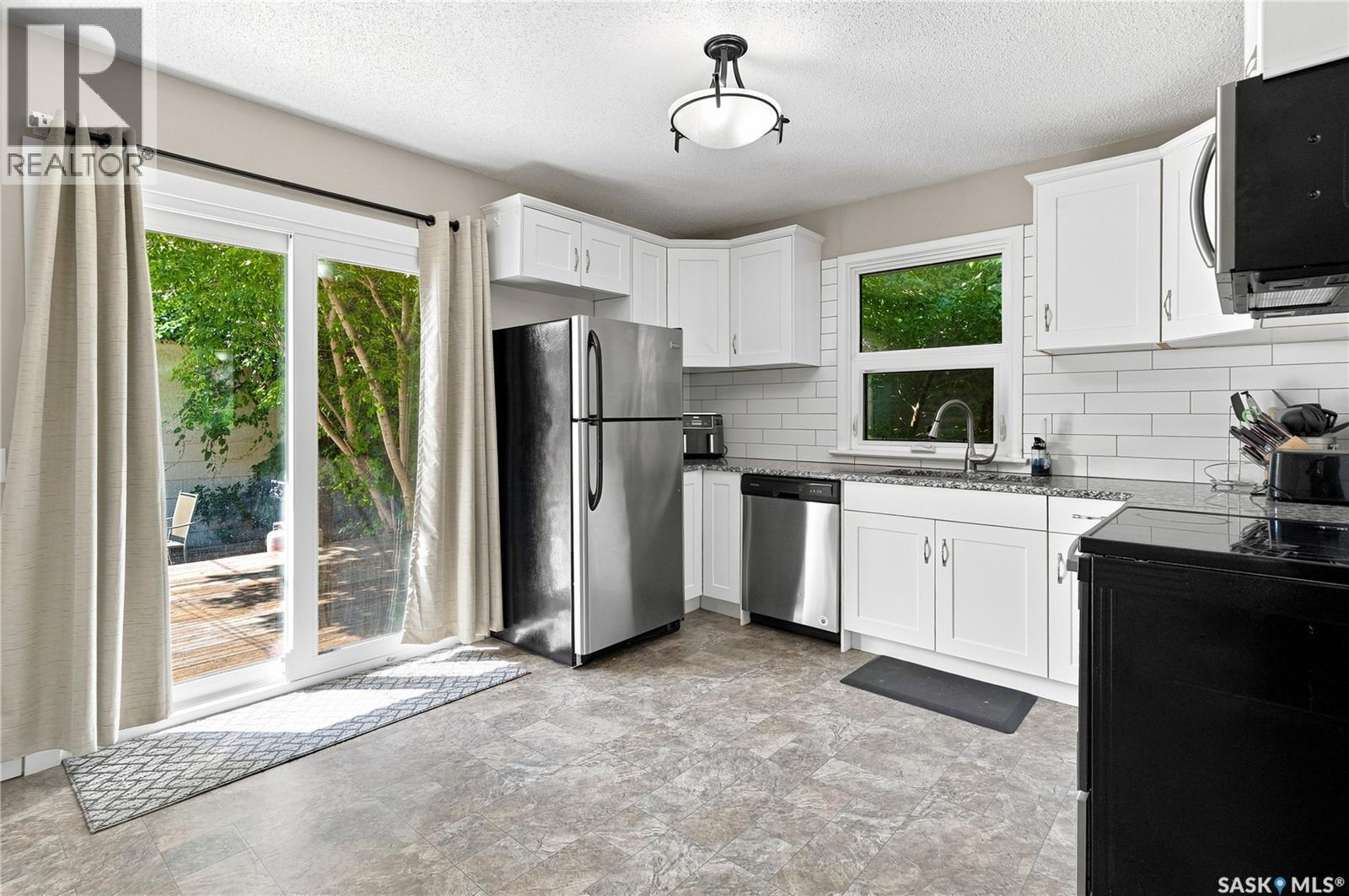1116 Ewart Avenue, Saskatoon, SK - Indoor Photo Showing Kitchen