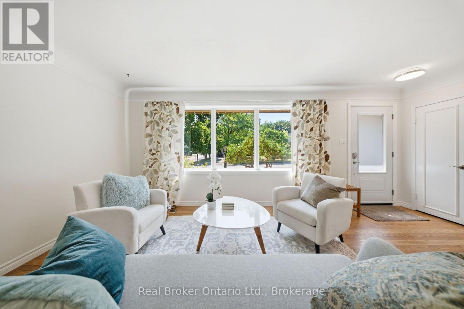 80 Jackson Avenue, Kitchener, ON - Indoor Photo Showing Living Room