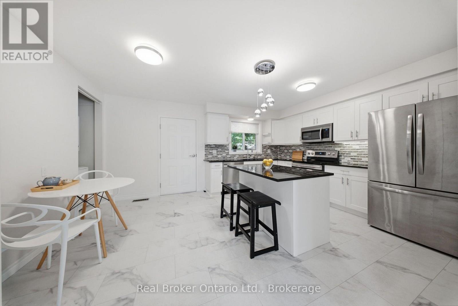 80 Jackson Avenue, Kitchener, ON - Indoor Photo Showing Kitchen With Upgraded Kitchen