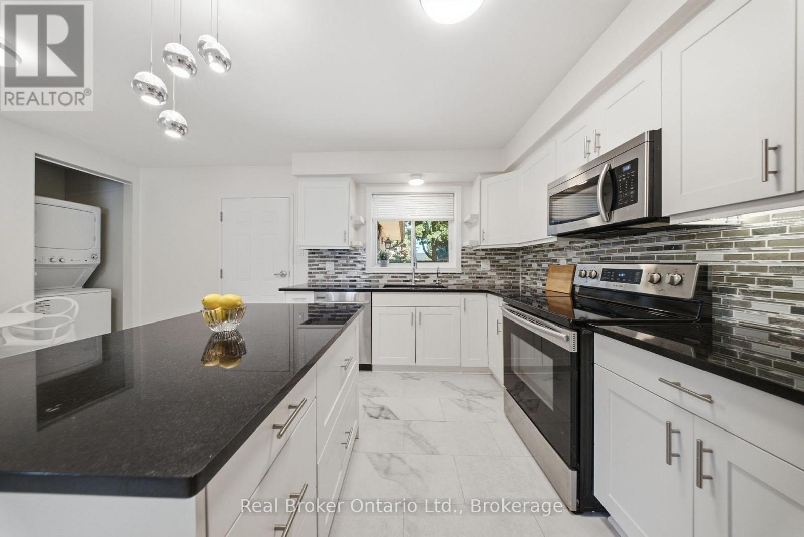 80 Jackson Avenue, Kitchener, ON - Indoor Photo Showing Kitchen With Upgraded Kitchen