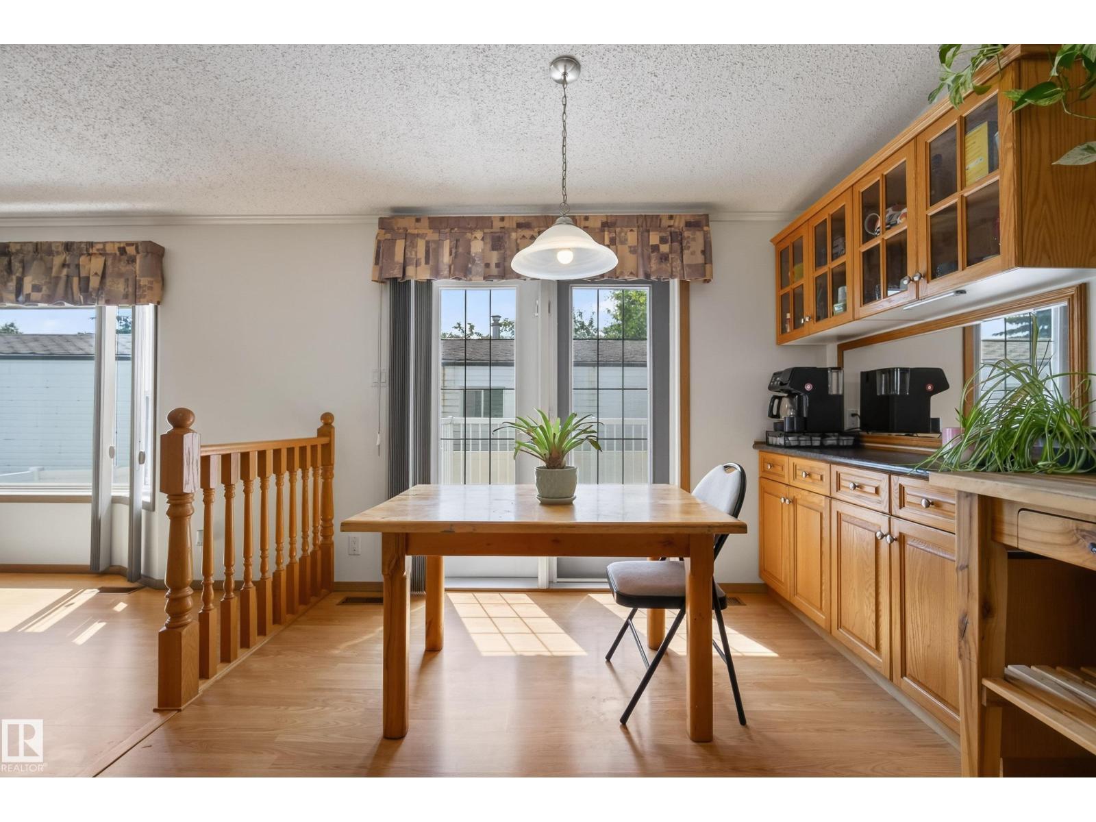 547 Evergreen Park Nw, Edmonton, AB - Indoor Photo Showing Dining Room