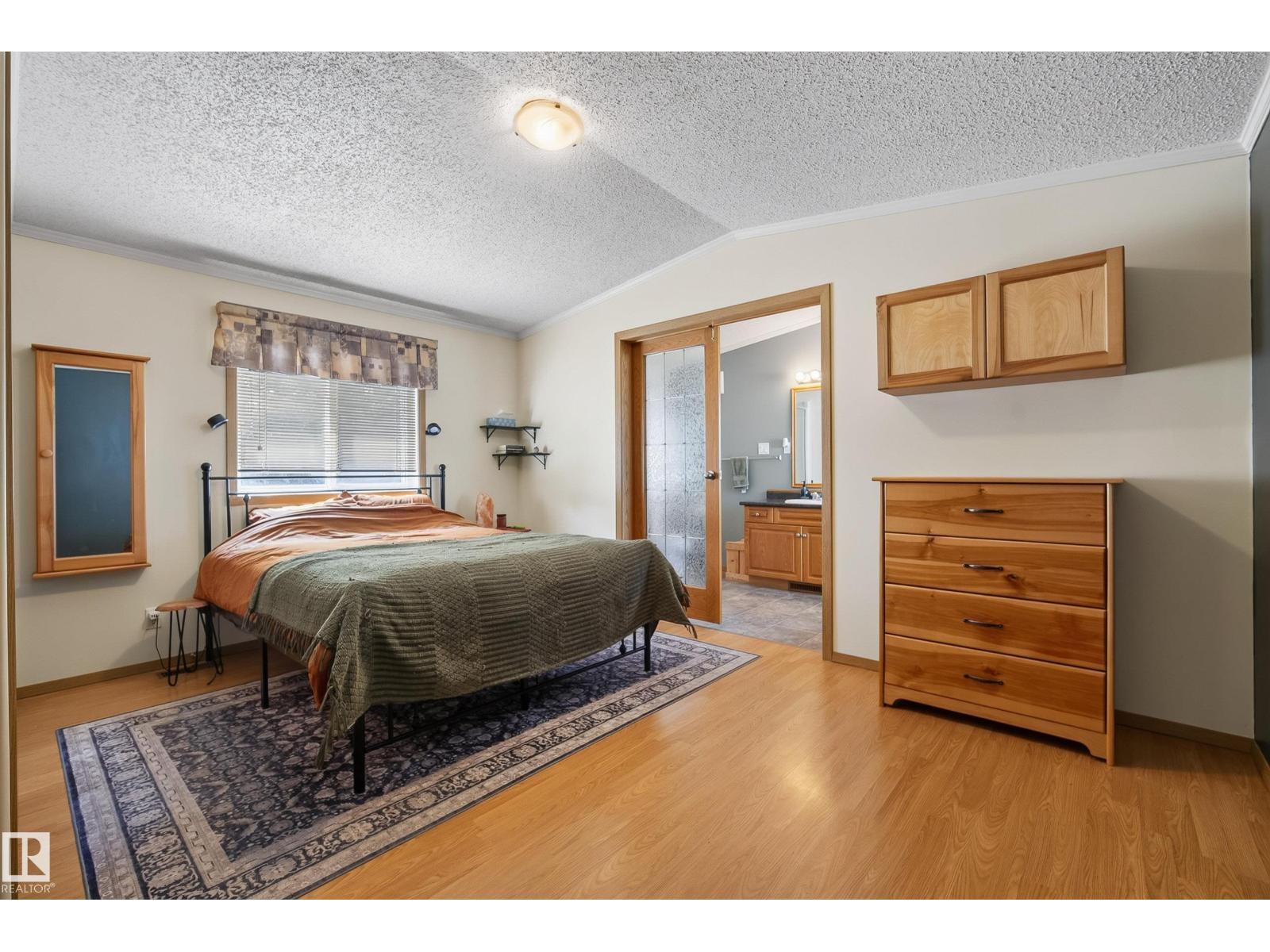547 Evergreen Park Nw, Edmonton, AB - Indoor Photo Showing Bedroom