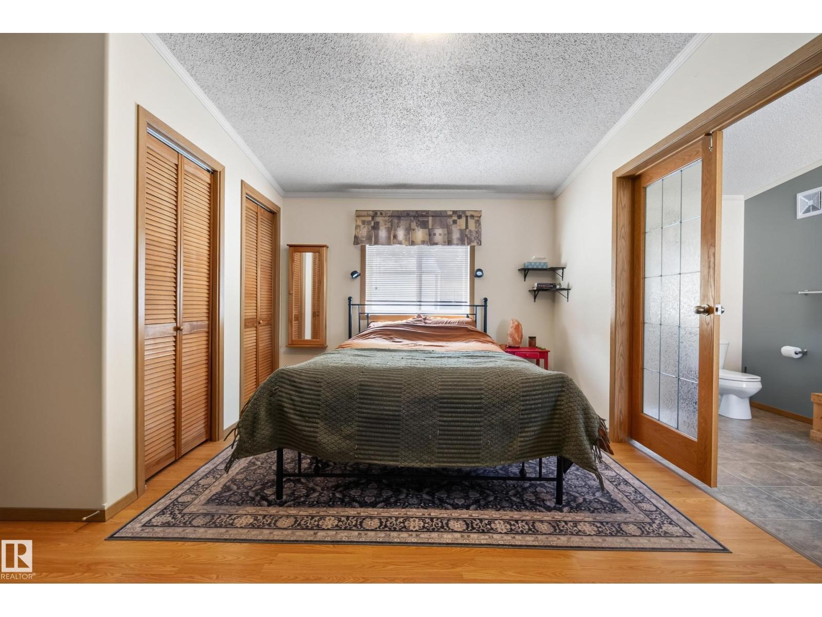 547 Evergreen Park Nw, Edmonton, AB - Indoor Photo Showing Bedroom