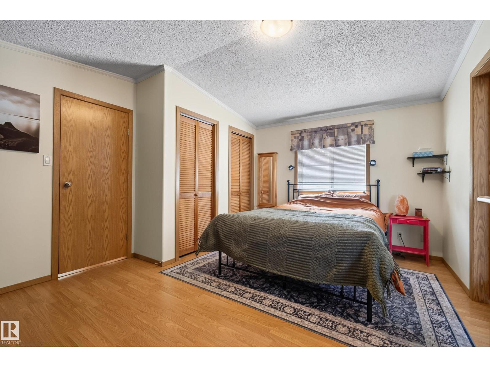 547 Evergreen Park Nw, Edmonton, AB - Indoor Photo Showing Bedroom