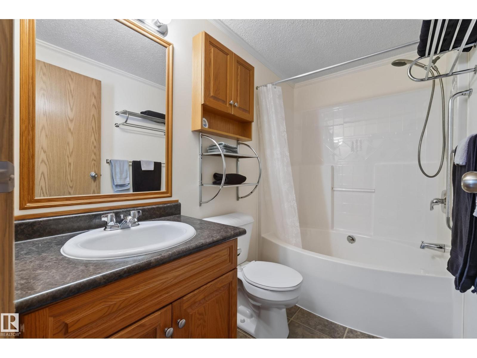 547 Evergreen Park Nw, Edmonton, AB - Indoor Photo Showing Bathroom