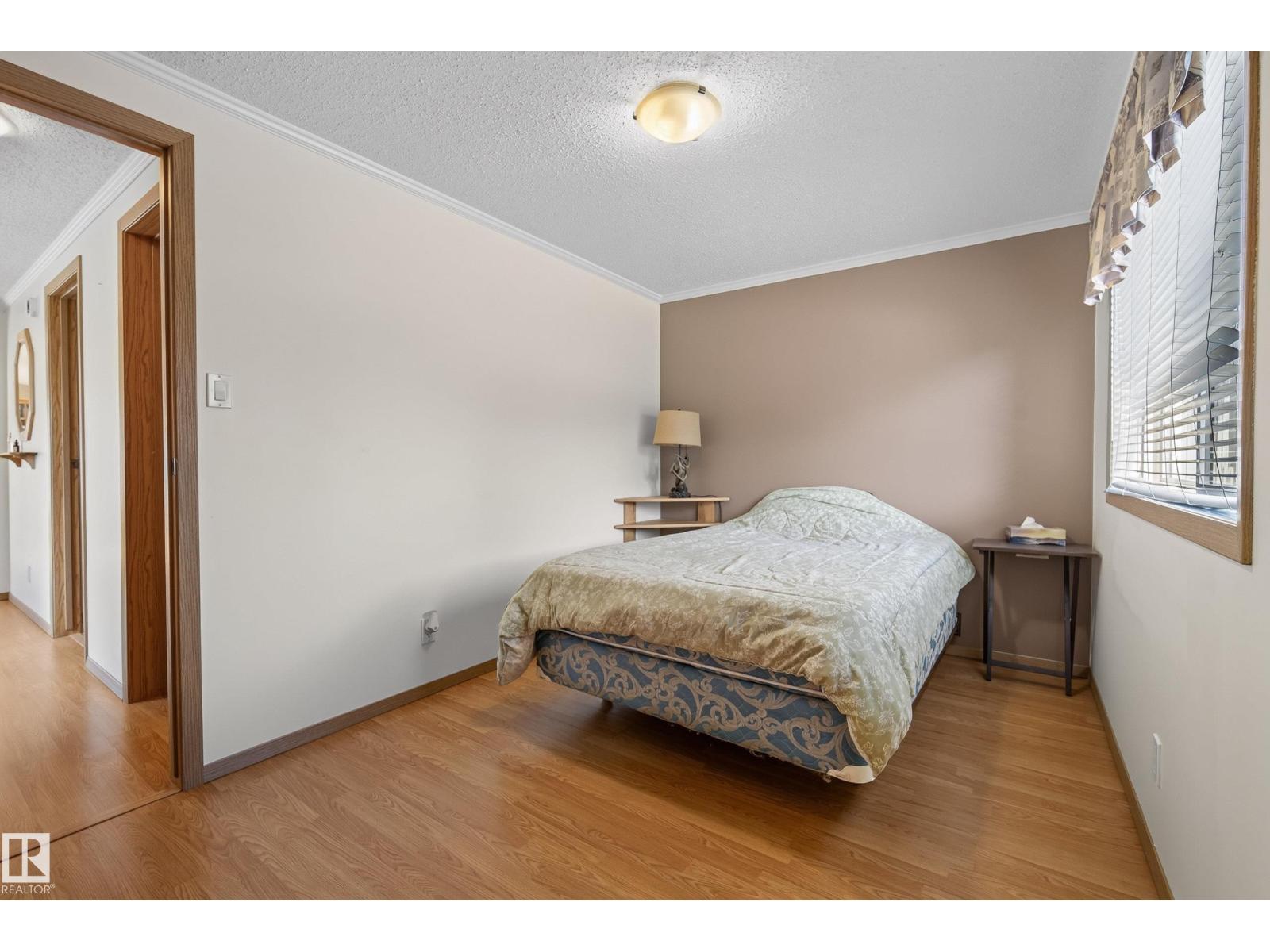 547 Evergreen Park Nw, Edmonton, AB - Indoor Photo Showing Bedroom
