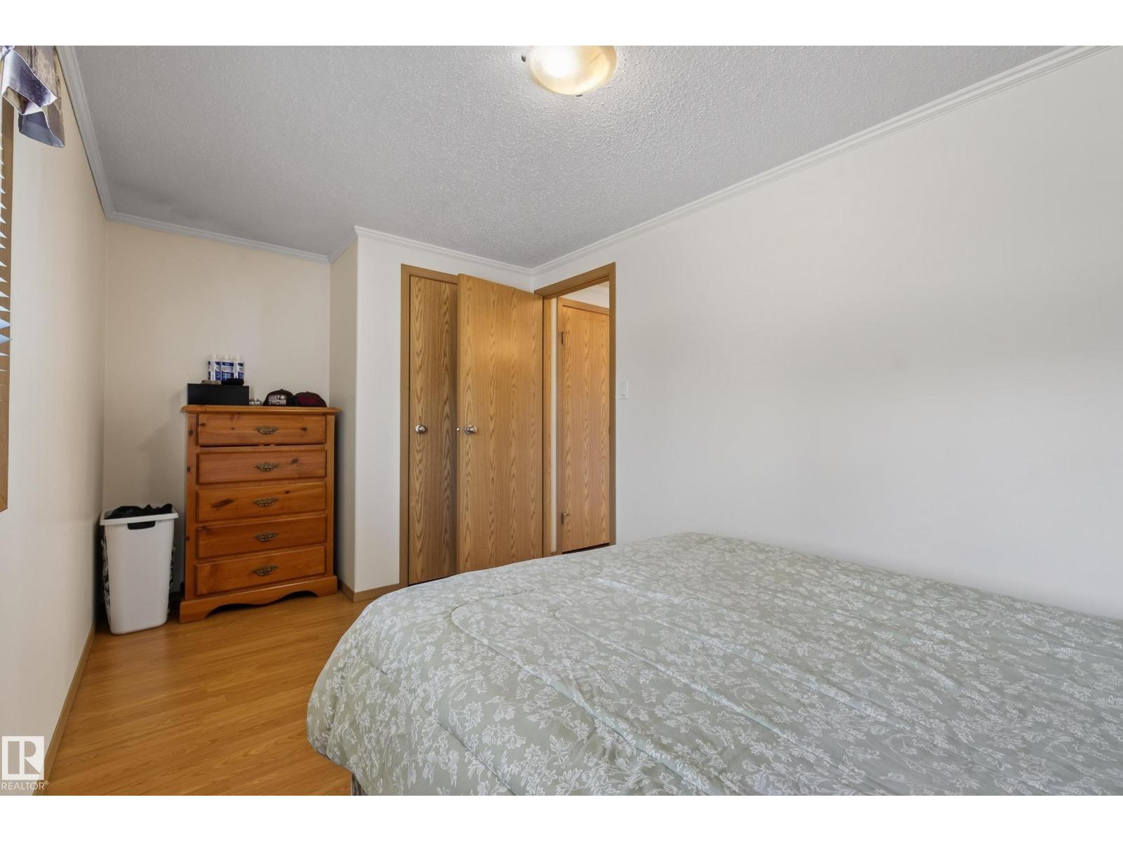547 Evergreen Park Nw, Edmonton, AB - Indoor Photo Showing Bedroom