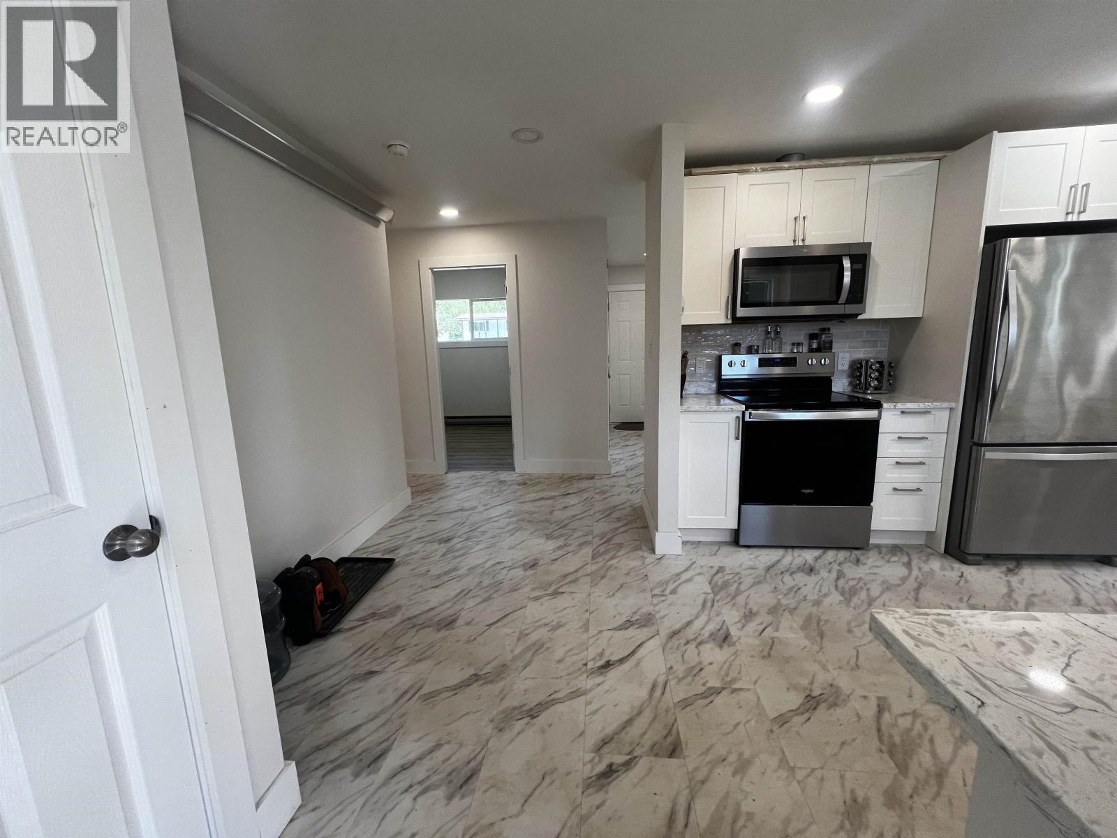 237 E 3Rd Avenue, Fort St. James, BC - Indoor Photo Showing Kitchen