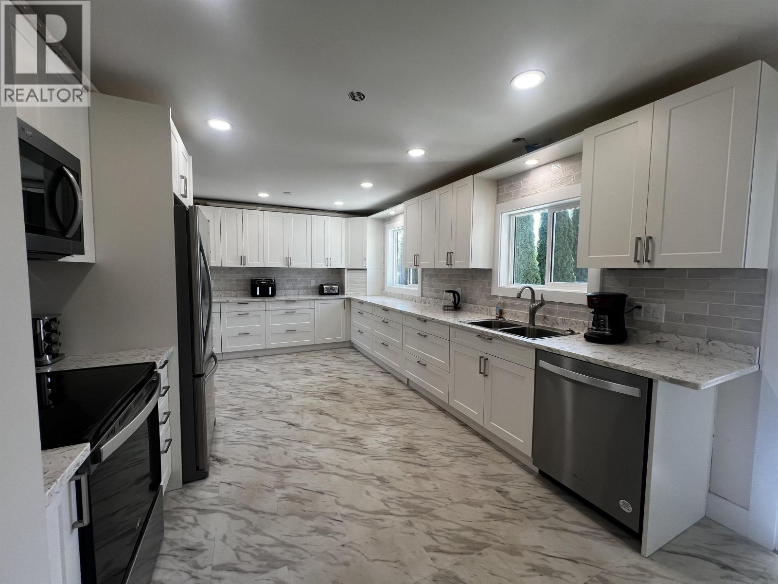 237 E 3Rd Avenue, Fort St. James, BC - Indoor Photo Showing Kitchen With Double Sink