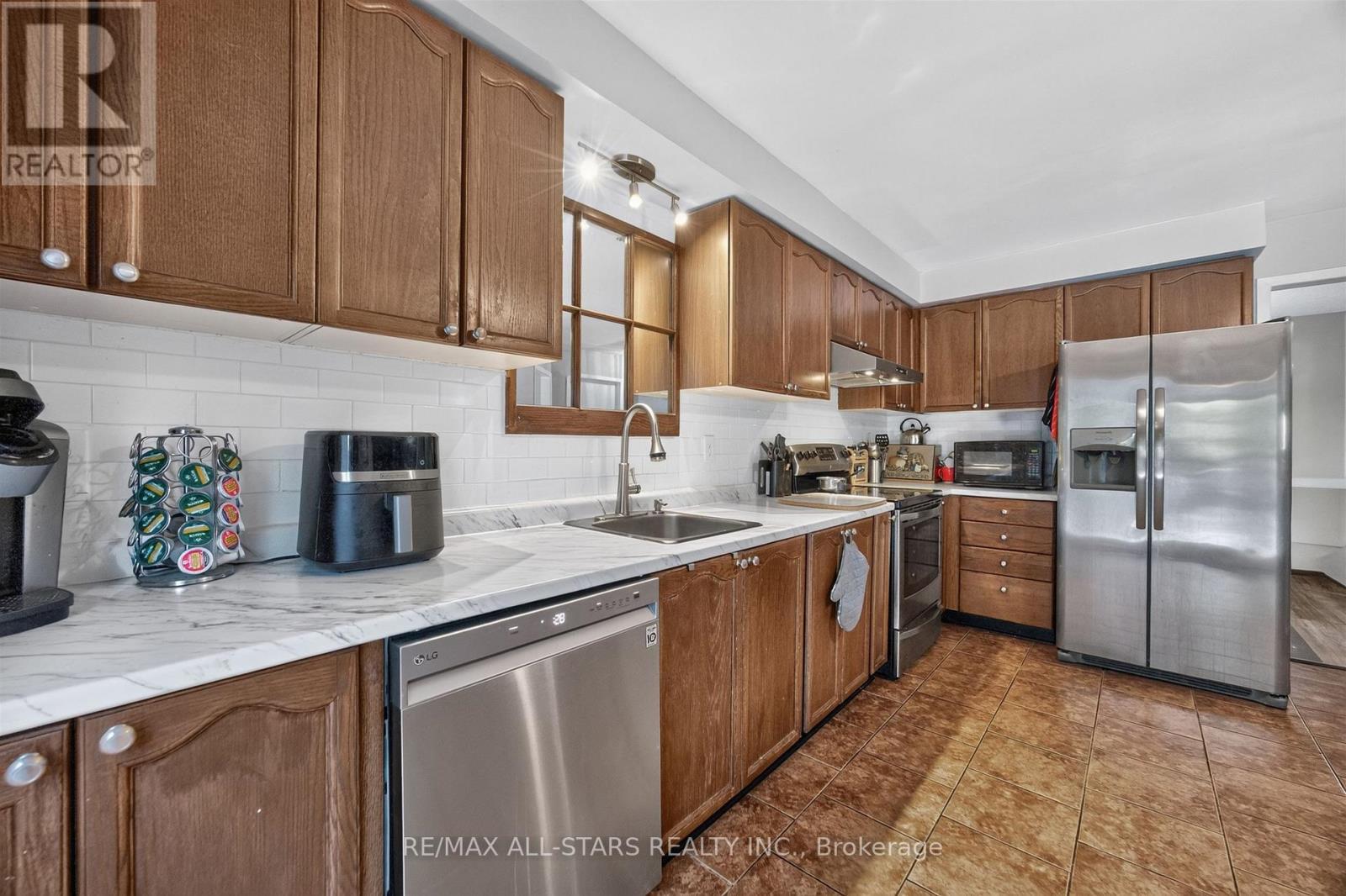 68 Patterson Crescent, Ajax, ON - Indoor Photo Showing Kitchen