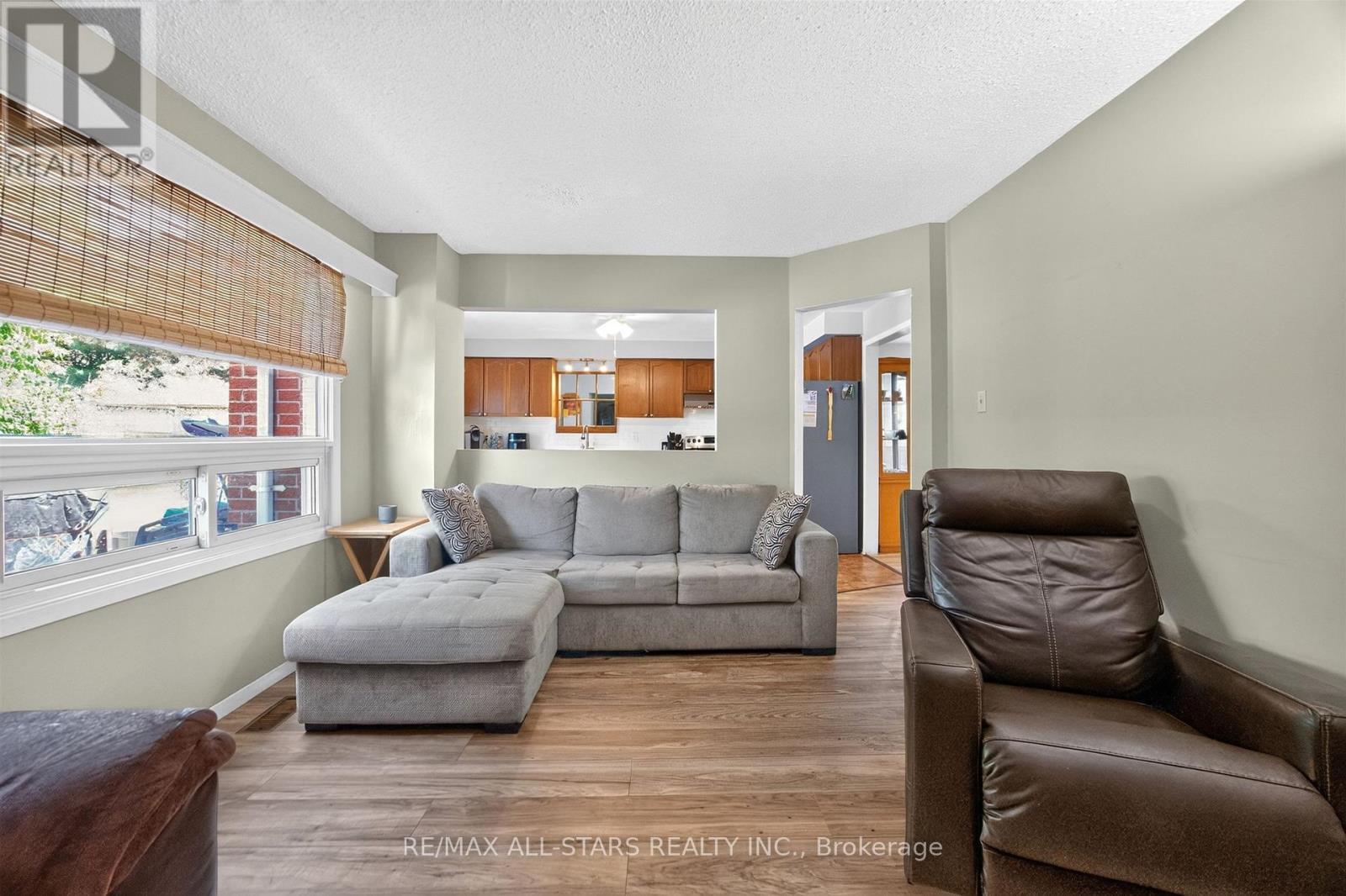 68 Patterson Crescent, Ajax, ON - Indoor Photo Showing Living Room