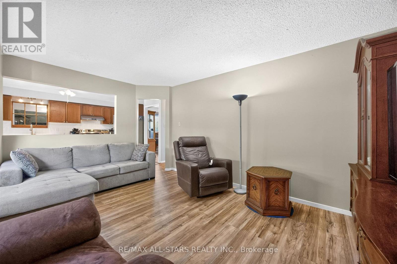68 Patterson Crescent, Ajax, ON - Indoor Photo Showing Living Room