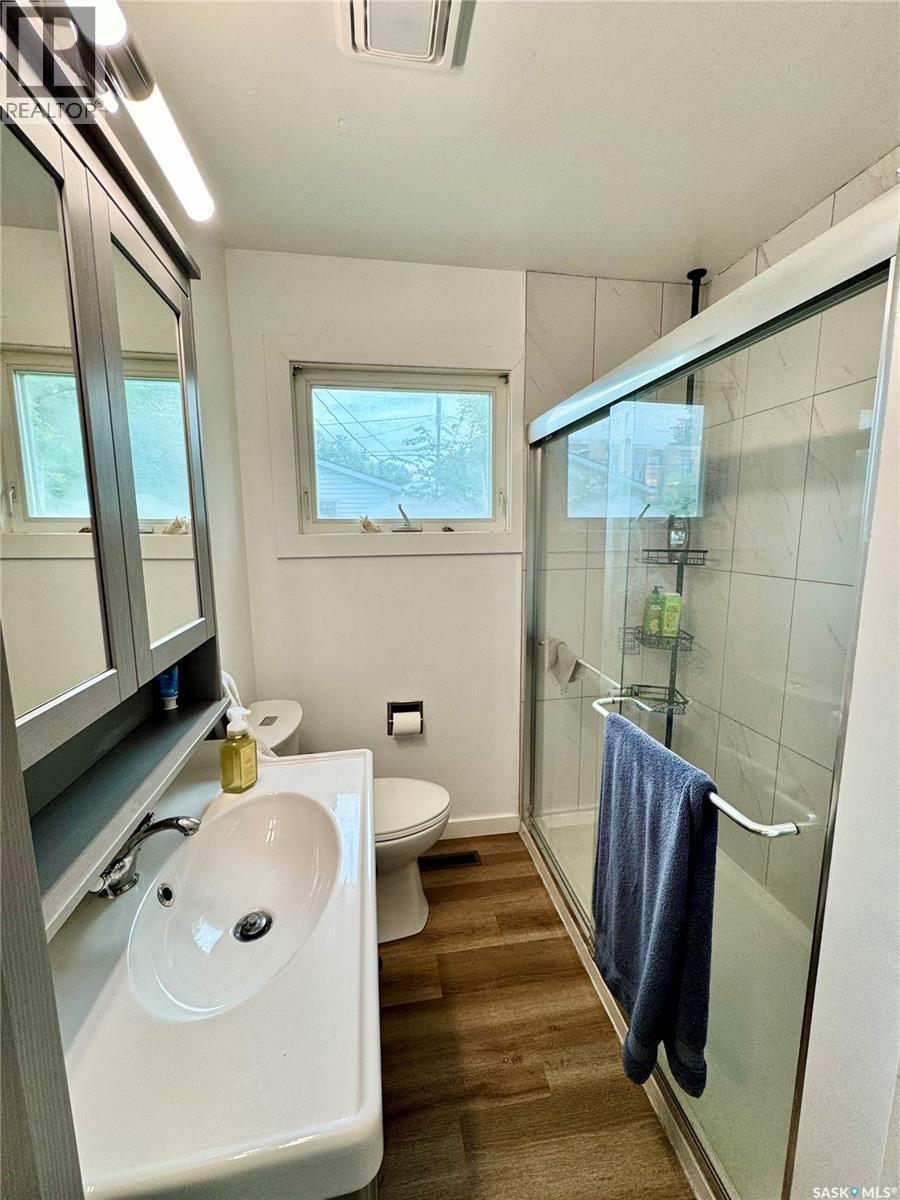 553 26Th Street E, Prince Albert, SK - Indoor Photo Showing Bathroom