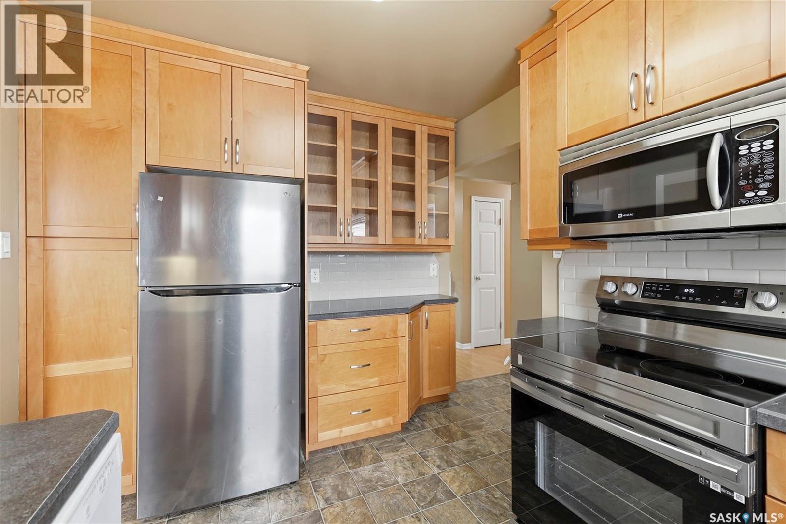 210 Laval Crescent, Saskatoon, SK - Indoor Photo Showing Kitchen