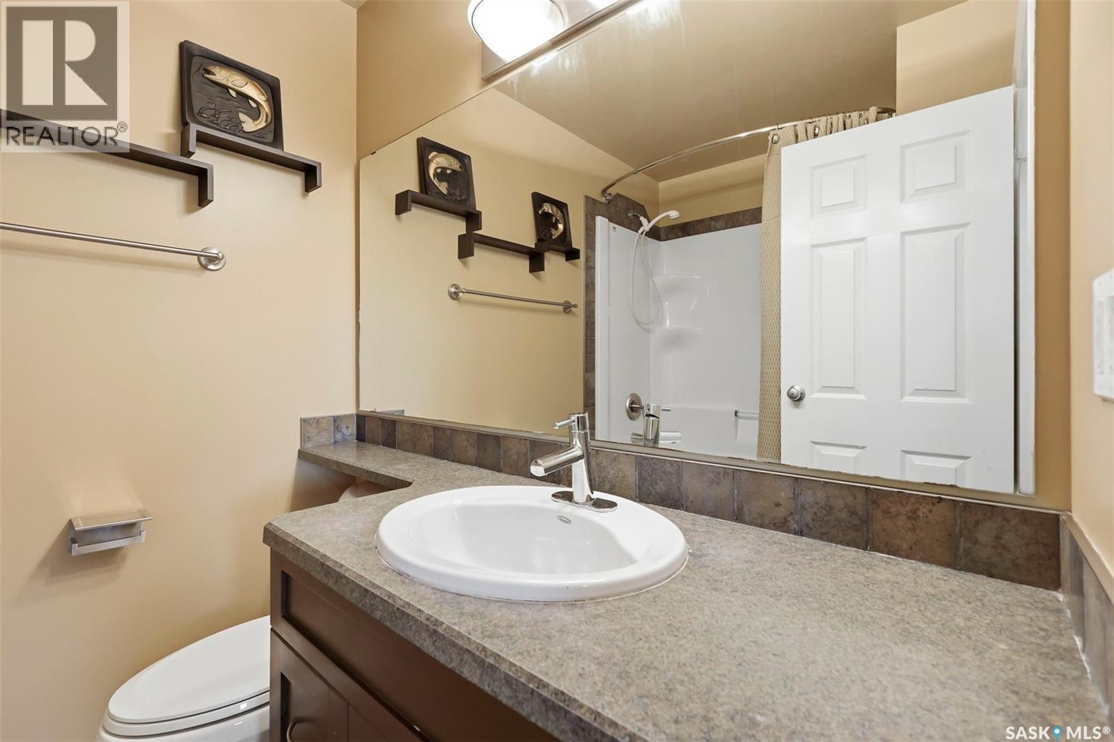 210 Laval Crescent, Saskatoon, SK - Indoor Photo Showing Bathroom