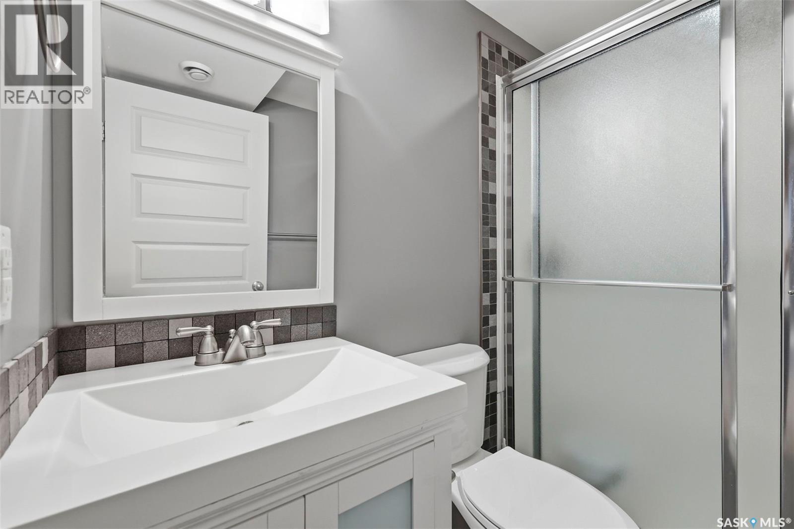 210 Laval Crescent, Saskatoon, SK - Indoor Photo Showing Bathroom