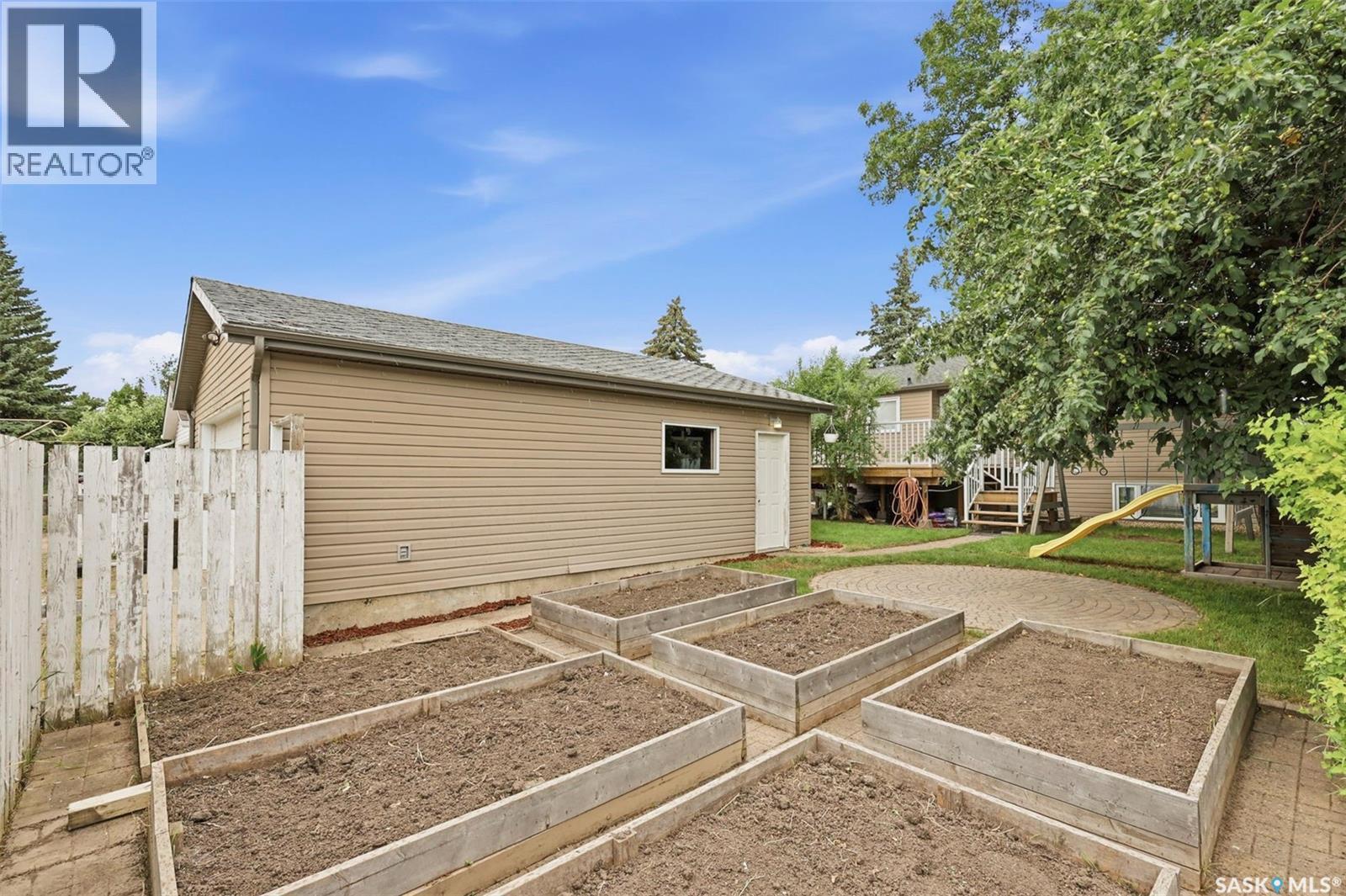 210 Laval Crescent, Saskatoon, SK - Outdoor