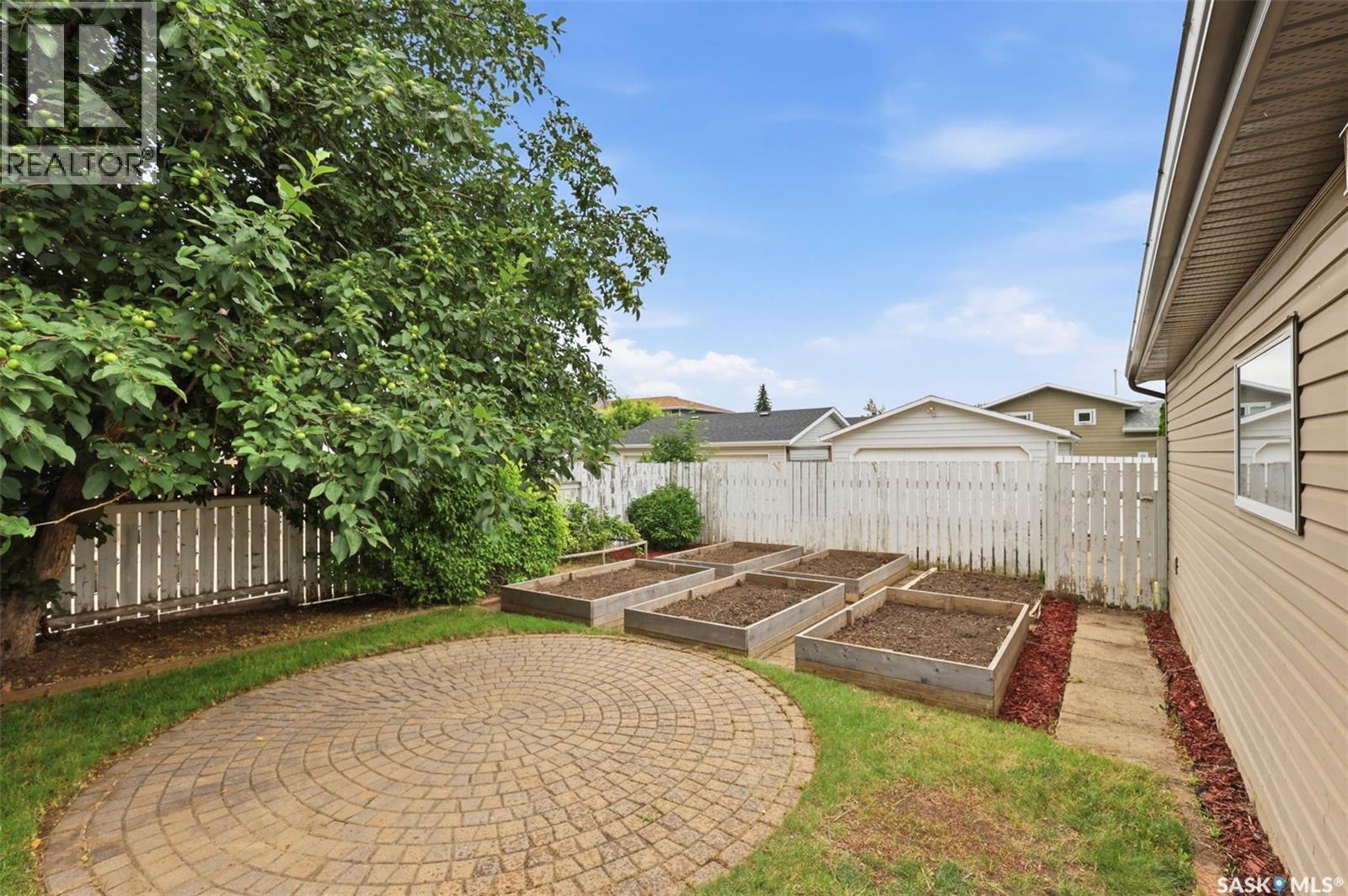 210 Laval Crescent, Saskatoon, SK - Outdoor