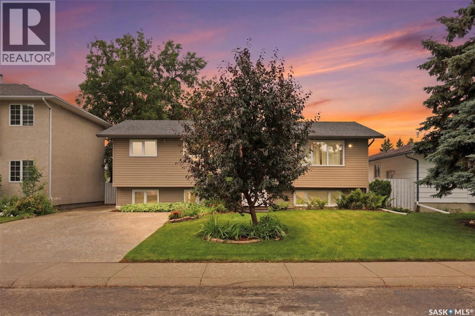 210 Laval Crescent, Saskatoon, SK - Outdoor