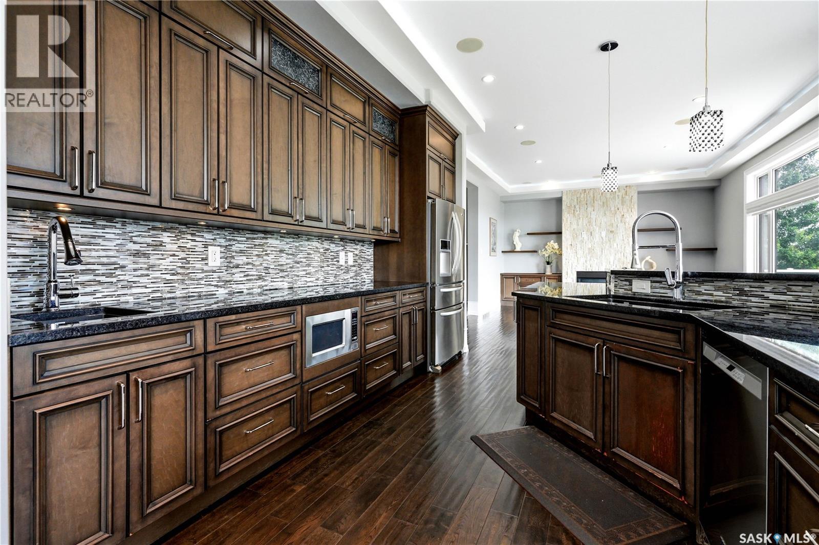 138 Flegel Court, Saskatoon, SK - Indoor Photo Showing Kitchen With Upgraded Kitchen