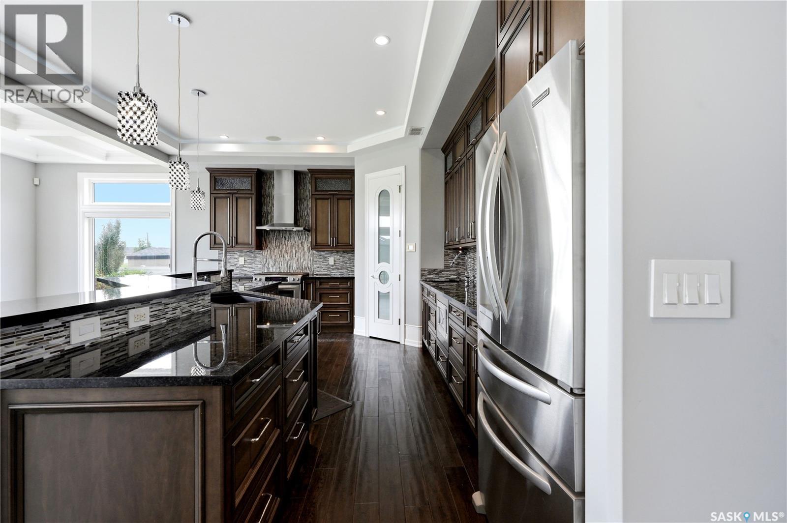 138 Flegel Court, Saskatoon, SK - Indoor Photo Showing Kitchen With Upgraded Kitchen